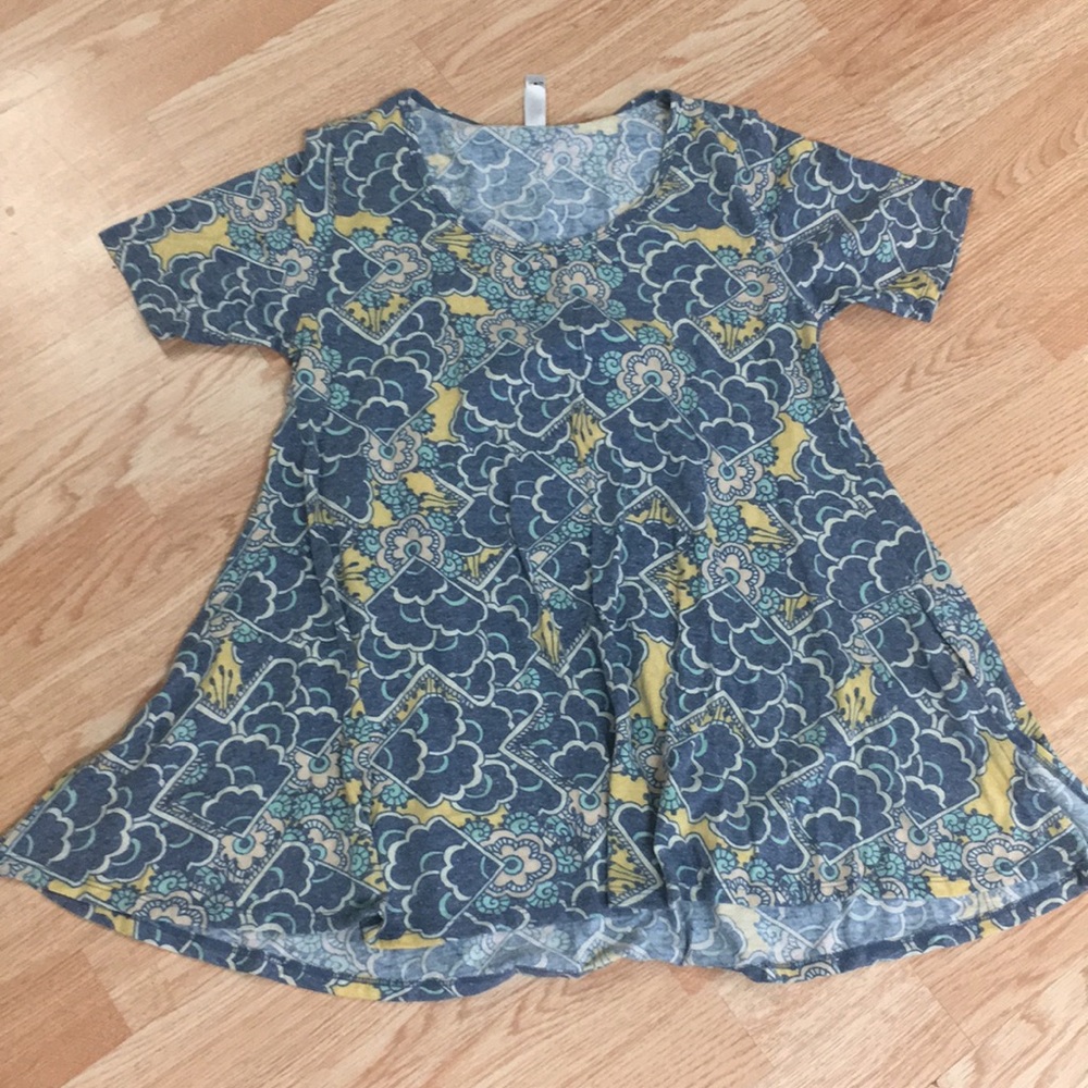 XS Lularoe Perfect T